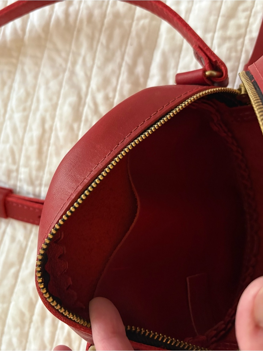Portland Leather Red Round Crossbody Bag - Picture 2 of 4